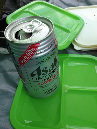 ビーチでビール（ノンアルコール）