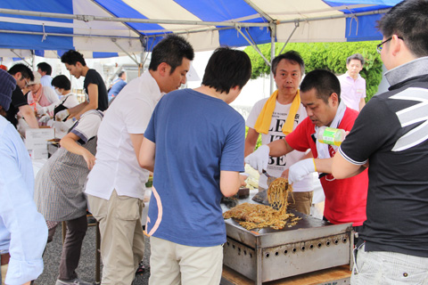 印刷団地祭り屋台　やきそば